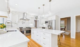30 Taggart Ct, East Greenwich, RI 02818
