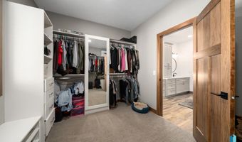 1012 S Nicholas Ave, Brandon, SD 57005
