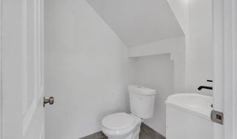 78 School St, North Smithfield, RI 02876