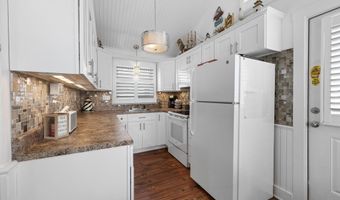 222 7TH St, Beach Haven, NJ 08008