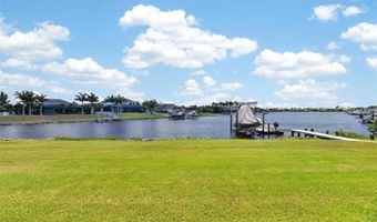 825 MANNS HARBOR Dr, Apollo Beach, FL 33572