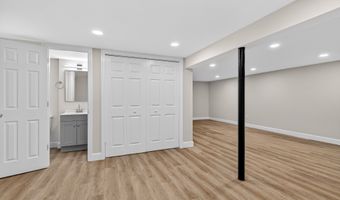 41 Piscitello Dr, Branford, CT 06405