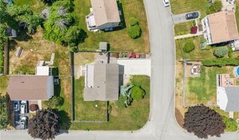 2 Dogwood Dr, Cranston, RI 02921