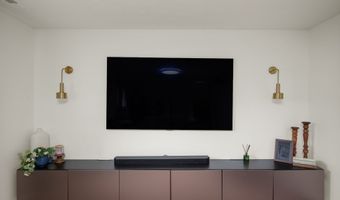 8556 Green Valley Dr, Indianapolis, IN 46217