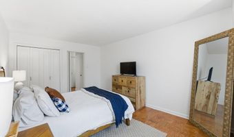 2030 N ADAMS St 911, Arlington, VA 22201