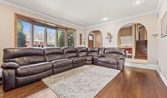 1005 E Orchard St, Arlington Heights, IL 60005