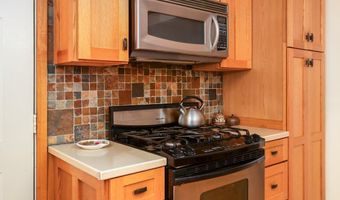 1108 Elm St, Baldwin City, KS 66006