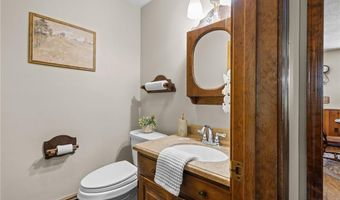4 Karen Ln, Bristol, RI 02809