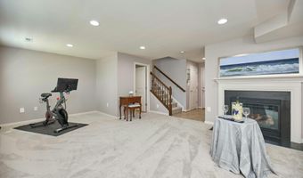 25066 CROXLEY GREEN Sq, Aldie, VA 20105