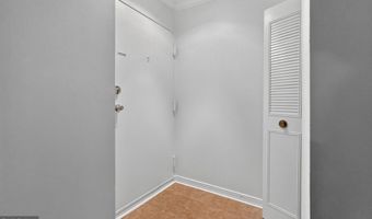 3330 WOODBURN VILLAGE Dr 33, Annandale, VA 22003