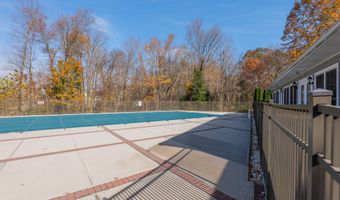 12 Oak Meadows Dr 12, Brookfield, CT 06804