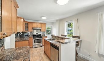 997 W SHORE Rd, Warwick, RI 02889