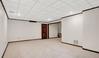 9015 Admirals Pointe Dr, Indianapolis, IN 46236