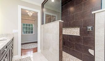 36 Beauchamp Dr, North Kingstown, RI 02874