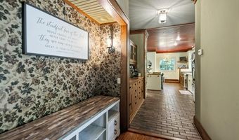 990 Buckwood Rd, Bauxite, AR 72011