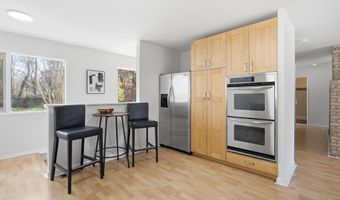 4024 IVA Ln, Annandale, VA 22003