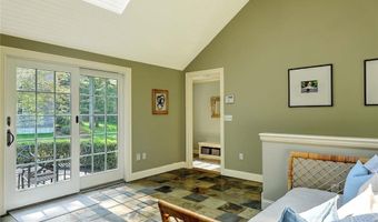 10 Owl Tree Ln, East Greenwich, RI 02818