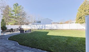 31 Salina Ave, Johnston, RI 02919