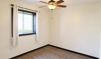 1208 Plum Ln, Aberdeen, SD 57401