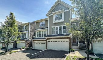 6 Lawrence Ave 6, Danbury, CT 06810