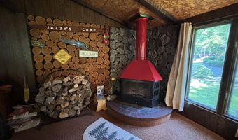4 N Shore Rd, Abbot, ME 04406