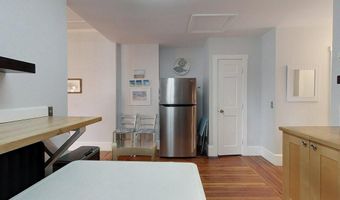 2 Summer St B, Newport, RI 02840