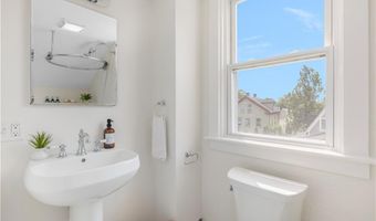 27 Dean Ave 3, Newport, RI 02840
