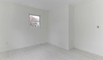 2501 CREST St, Alexandria, VA 22302