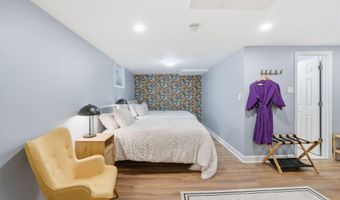 5902 WILSON Ln, Bethesda, MD 20817