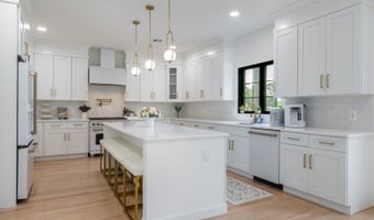 2 Buckingham Rd, Bayonne, NJ 07035