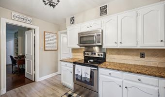 7600 CHARLESTON Dr, Bethesda, MD 20817