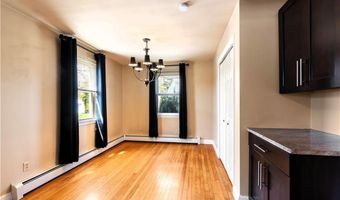 19 Hillside Ave, Newport, RI 02840