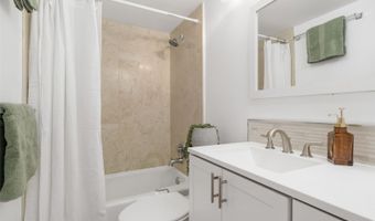 3370 Salt Lake Blvd 204, Honolulu, HI 96818