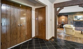56 Meadowbrook Country Club Est, Ballwin, MO 63011