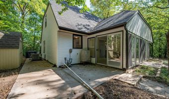 8 HILLTOP Ct, Appleton, WI 54914
