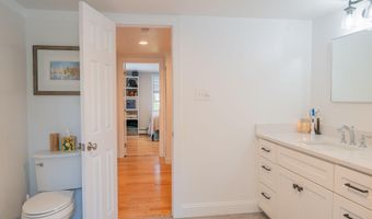 32 Pleasant Hill Rd, Falmouth, ME 04105