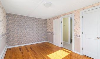 120 Chestnut Ave, Narragansett, RI 02882