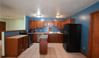 6610 6th Ave, Andover, OH 44003