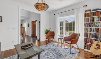 40 Hillview Dr, Bangor, ME 04401