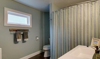 7 Dean Ave, Newport, RI 02840