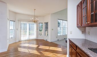 4 Hilander Dr, Albany, NY 12211