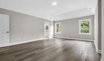 70 Seurat St, Barnegat, NJ 08005