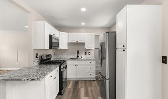 794 Robinhood Dr, Aurora, OH 44202