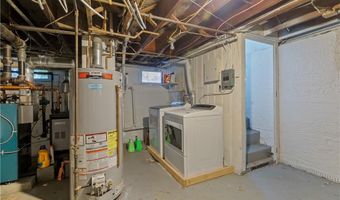 40 Webster St B, Newport, RI 02840