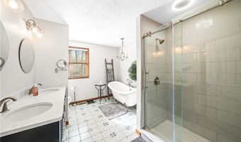 350 Aspen Ct, Aurora, OH 44202