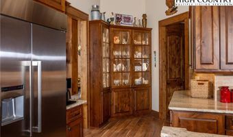 484 Farm Loop Rd, Banner Elk, NC 28604
