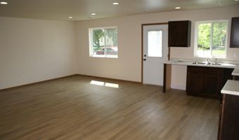 915 S 9th St, Aberdeen, SD 57401