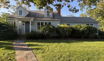 13 Fenway Rd, Branford, CT 06405