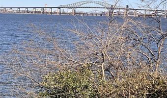 17 WEST Dr, Bayonne, NJ 07002
