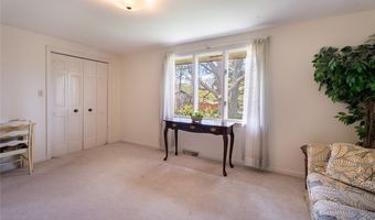 20 Parkhaven Dr, Amherst, NY 14228
